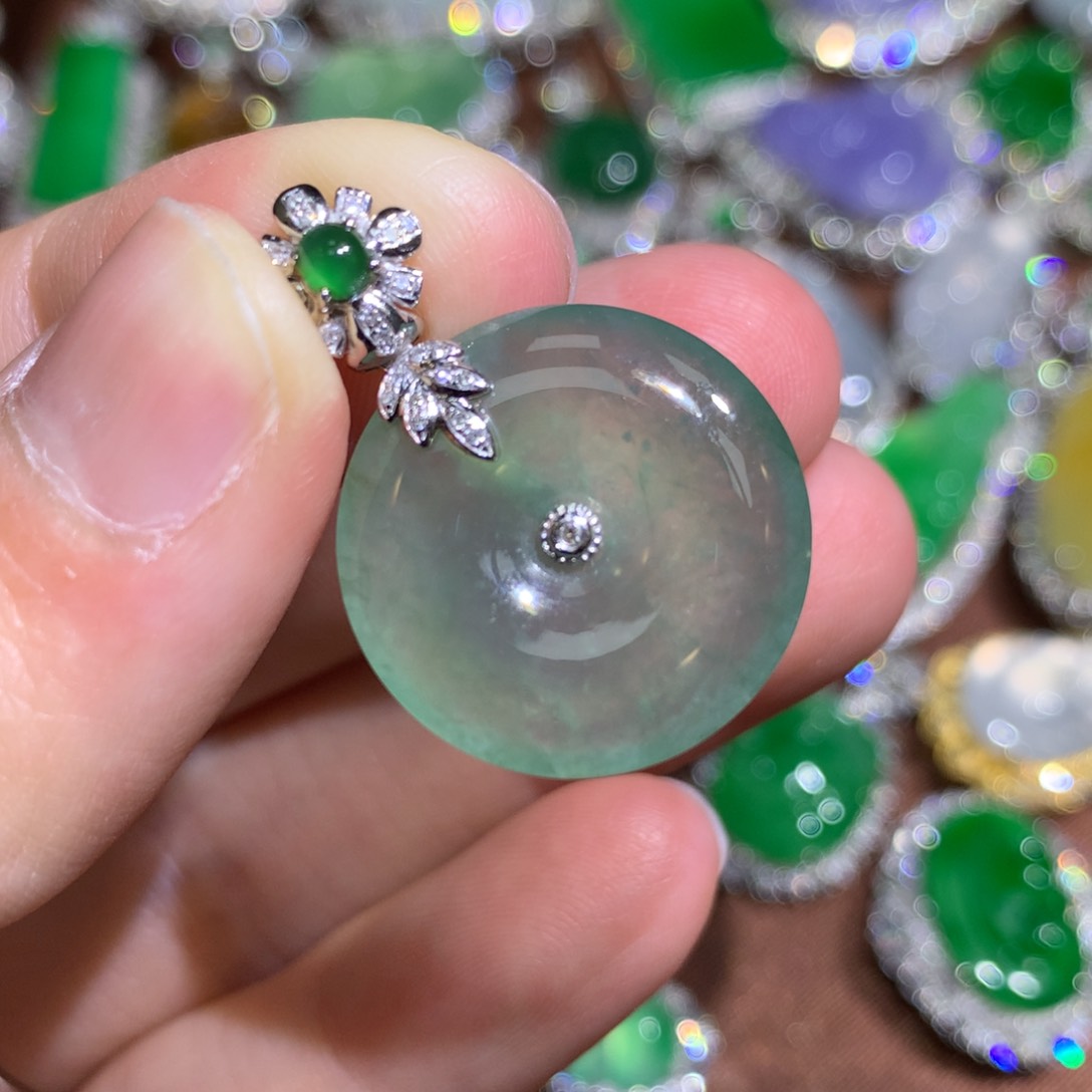 翡翠颈饰18K金镶嵌扣子