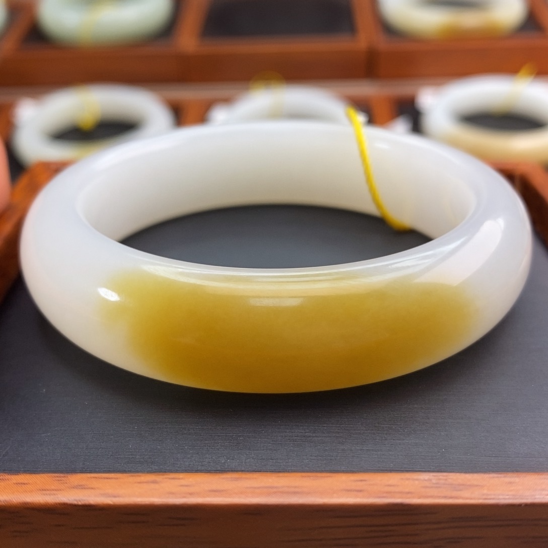 和田玉（糖玉）手镯未镶嵌