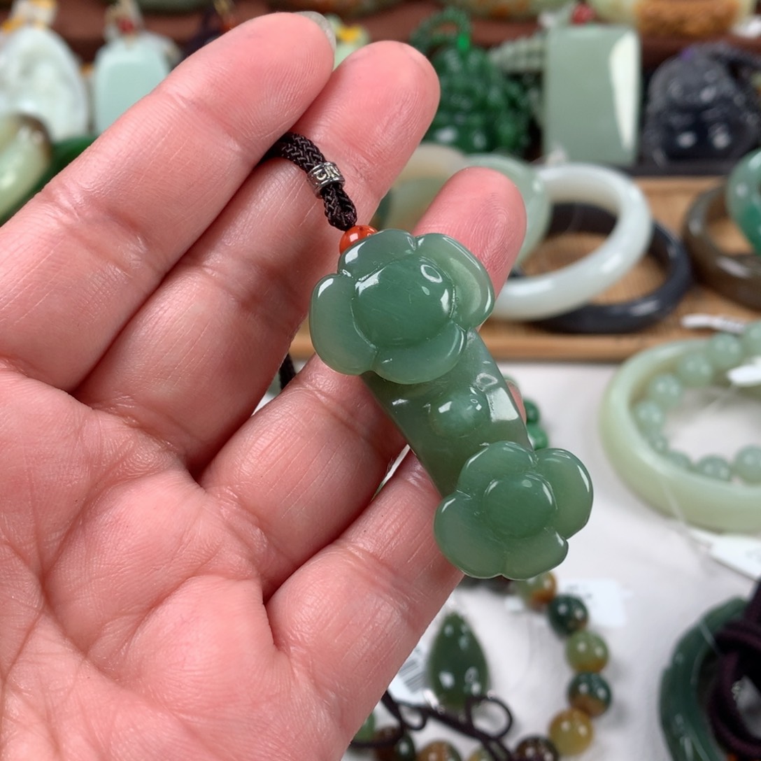 岫玉颈饰未镶嵌吊坠