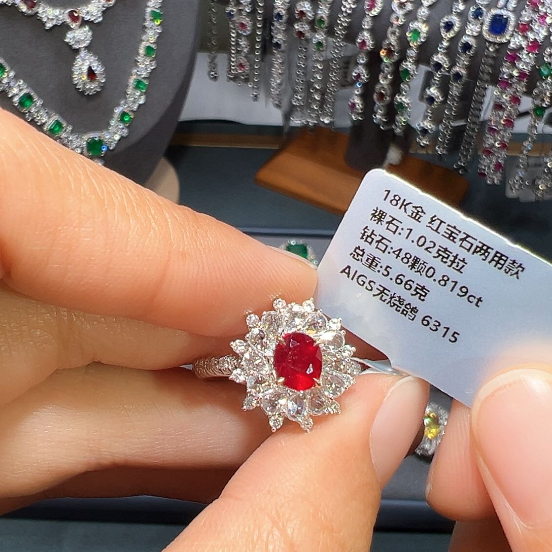 红宝石戒指18K金镶嵌