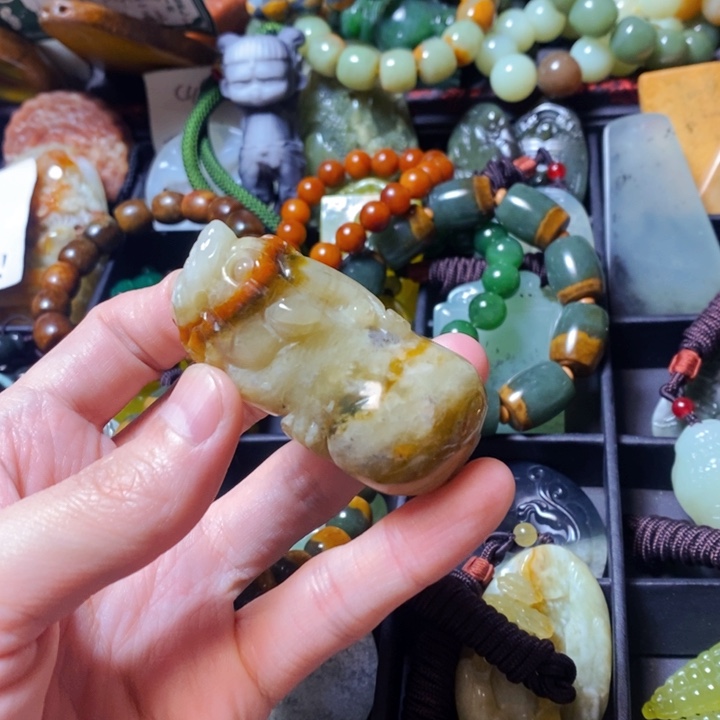 蛇纹石玉未镶嵌颈饰