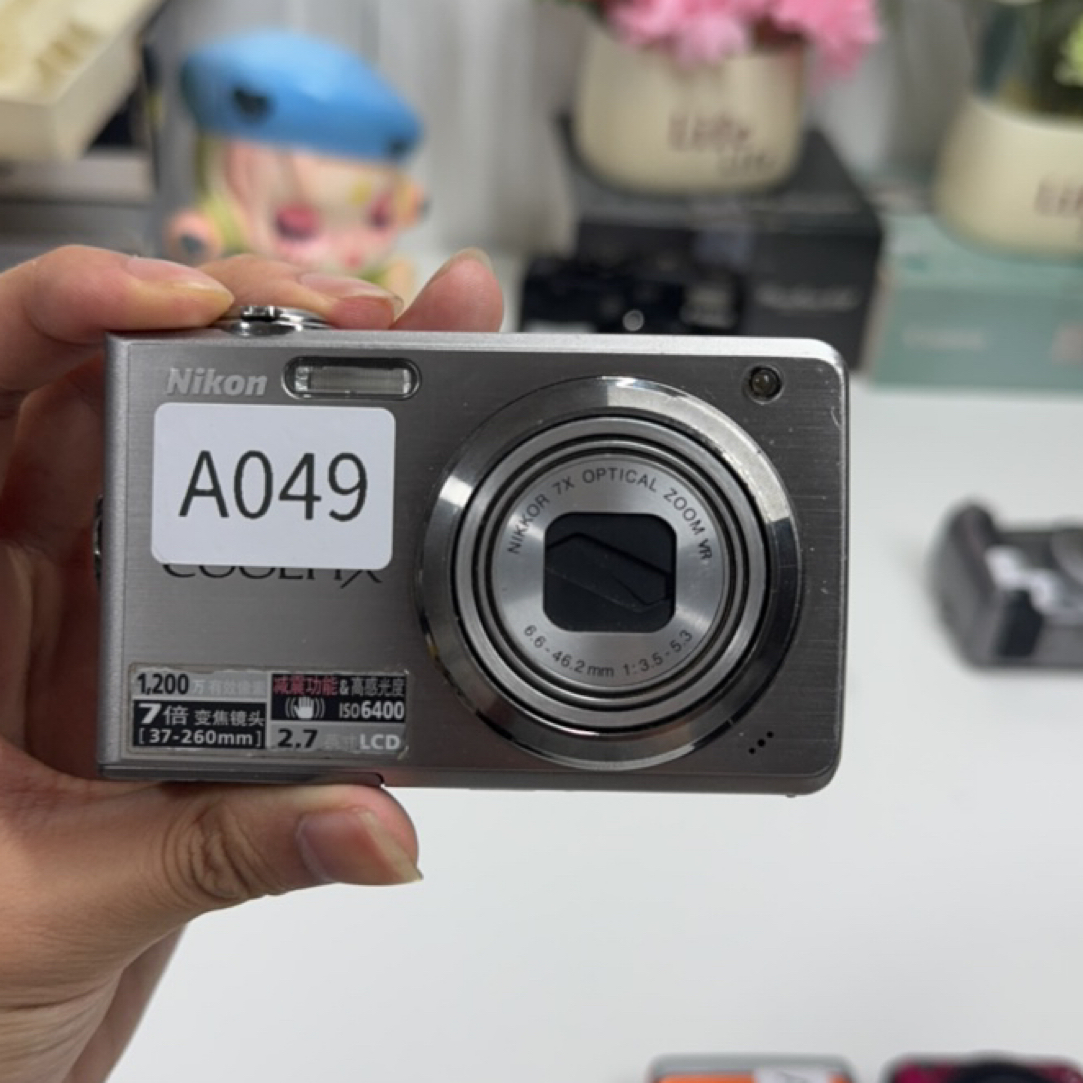 尼康S630，功能正常，。成色如图。1200万像素 7倍光学变焦有一点暗角