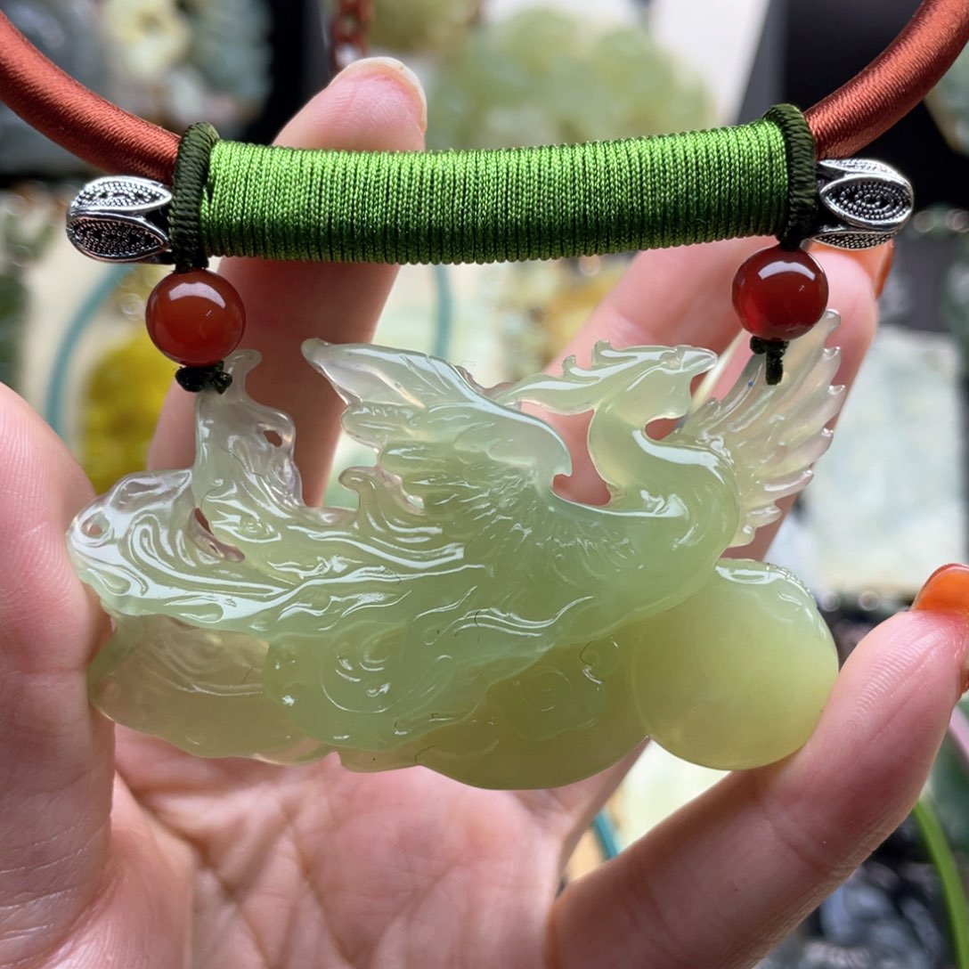 蛇纹石玉颈饰未镶嵌