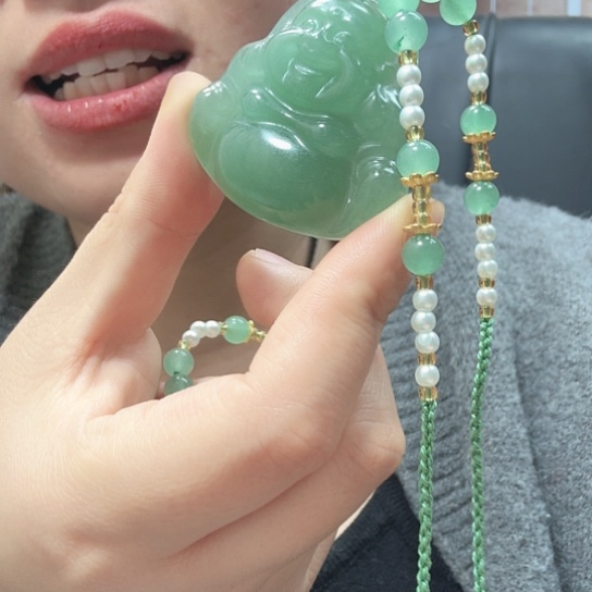 东陵石未镶嵌颈饰发俩