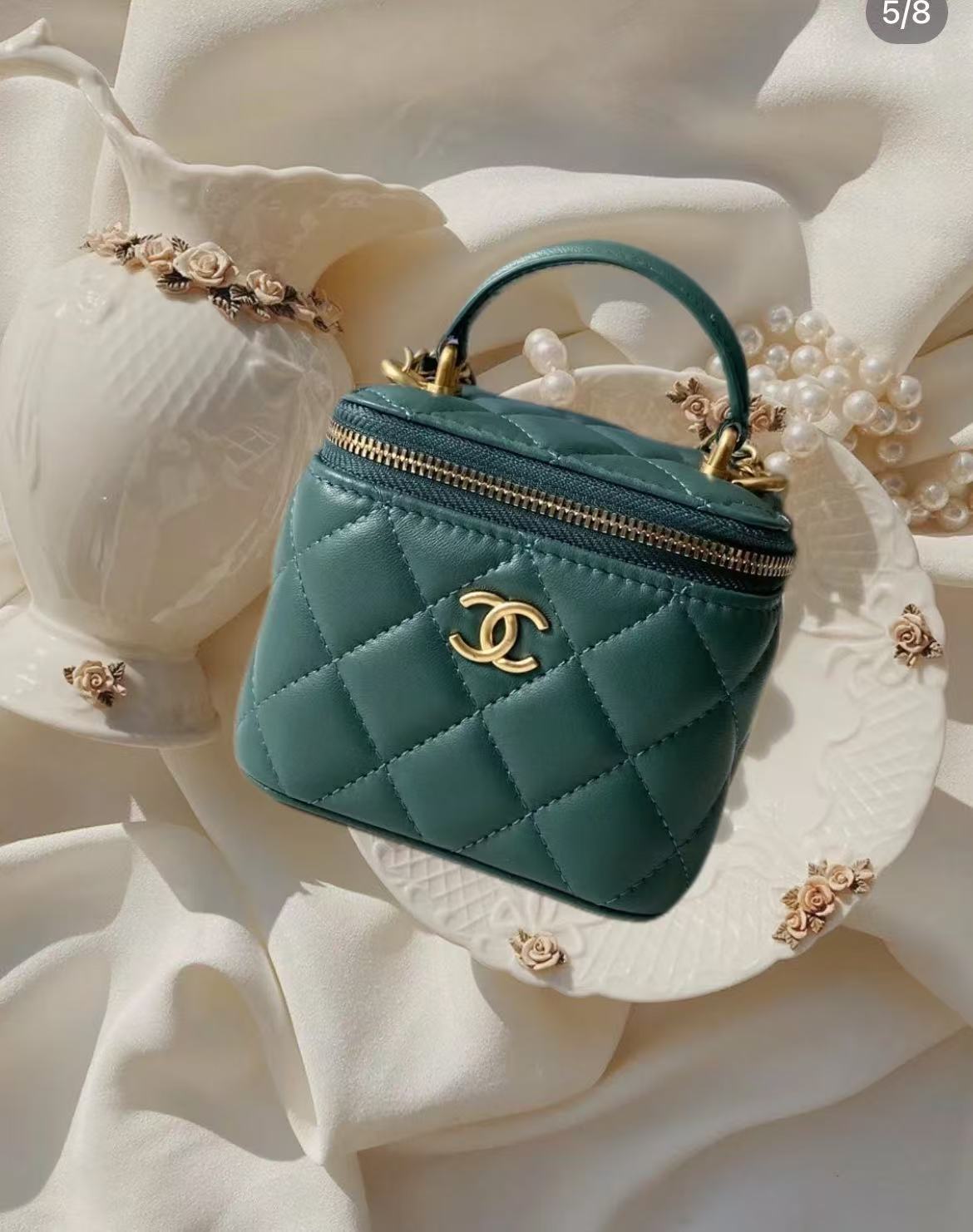 95新 Chanel/香奈儿 展会外场！绿色手柄小盒子包