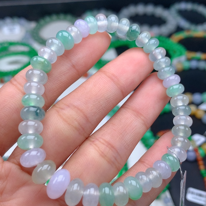 翡翠手镯未镶嵌卡