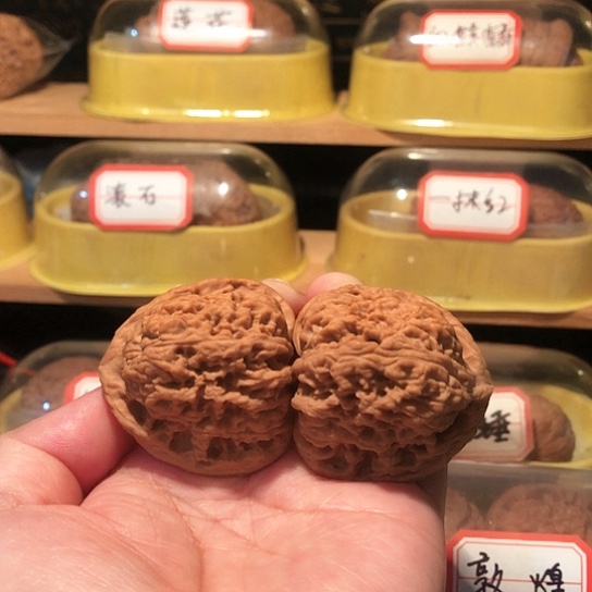 太*，文玩核桃把件三角疆