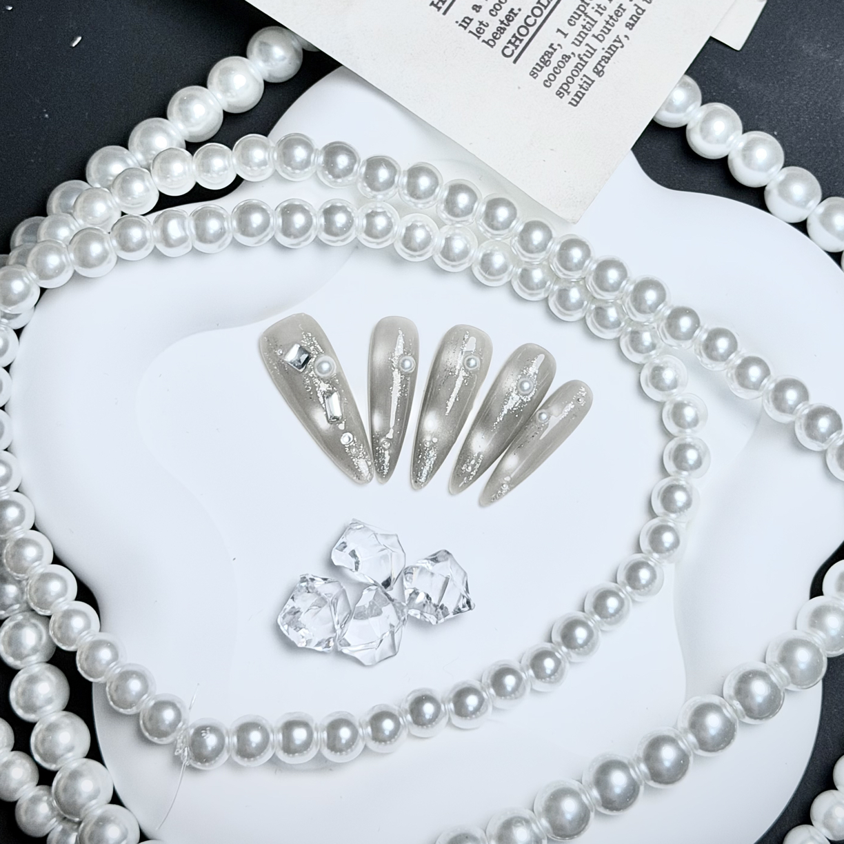 婚甲浅灰猫眼爆闪轻奢手工穿戴甲长款气质显白百搭高级美甲贴片