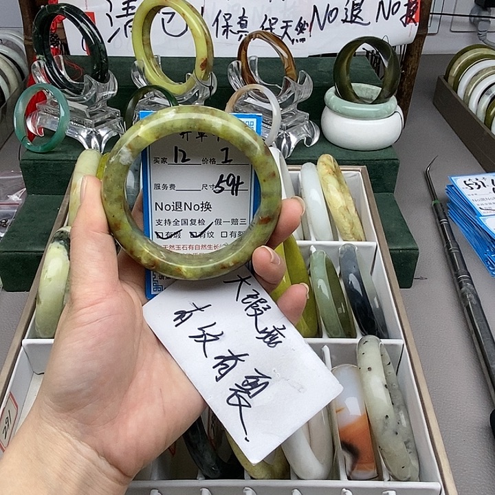 蛇纹石玉未镶嵌手镯