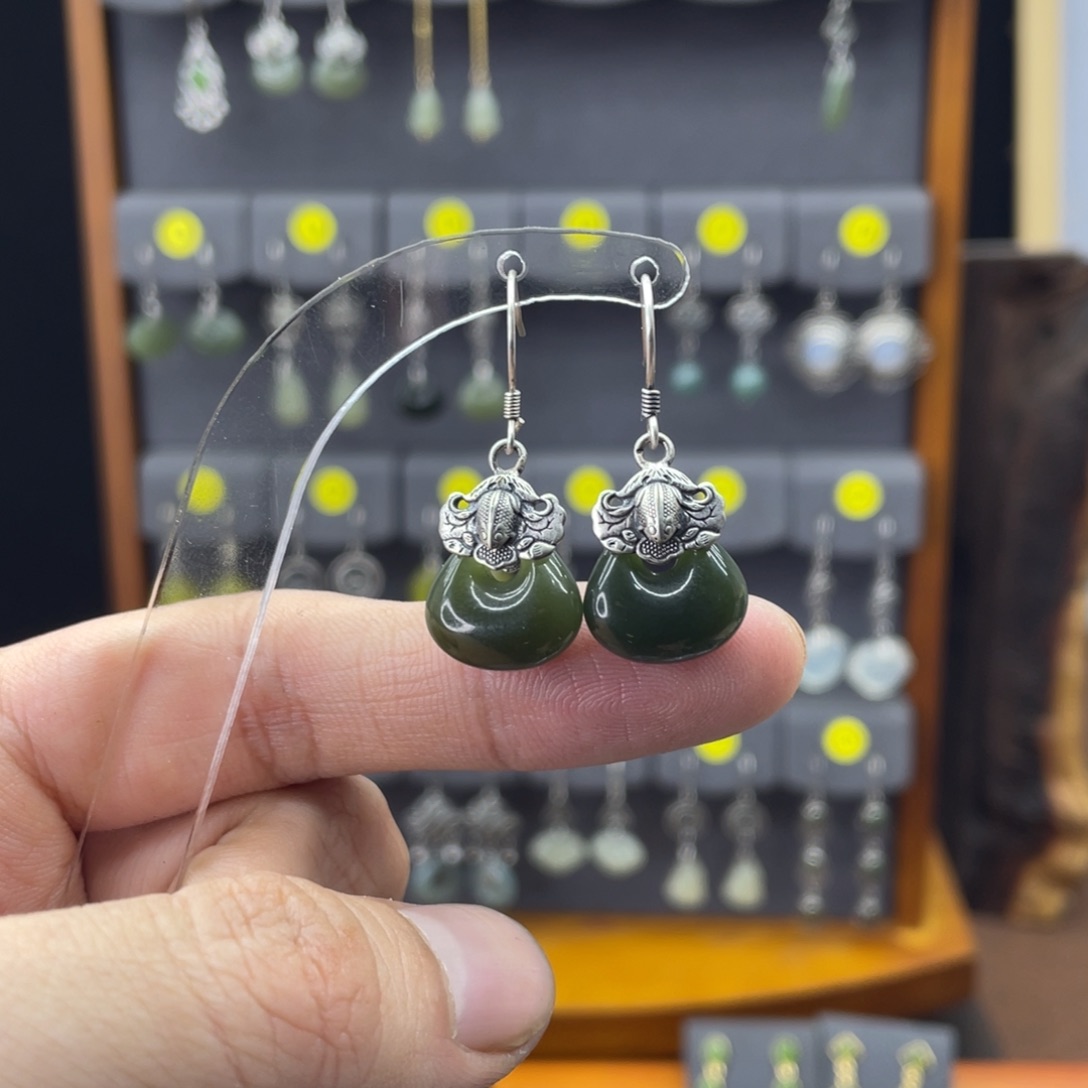 和田玉未镶嵌耳饰