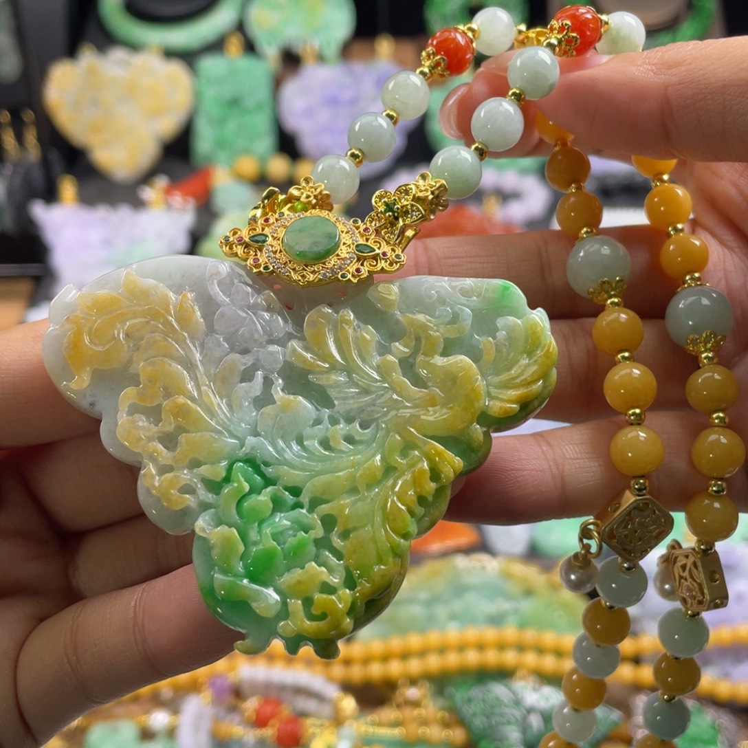 翡翠未镶嵌颈饰待编织