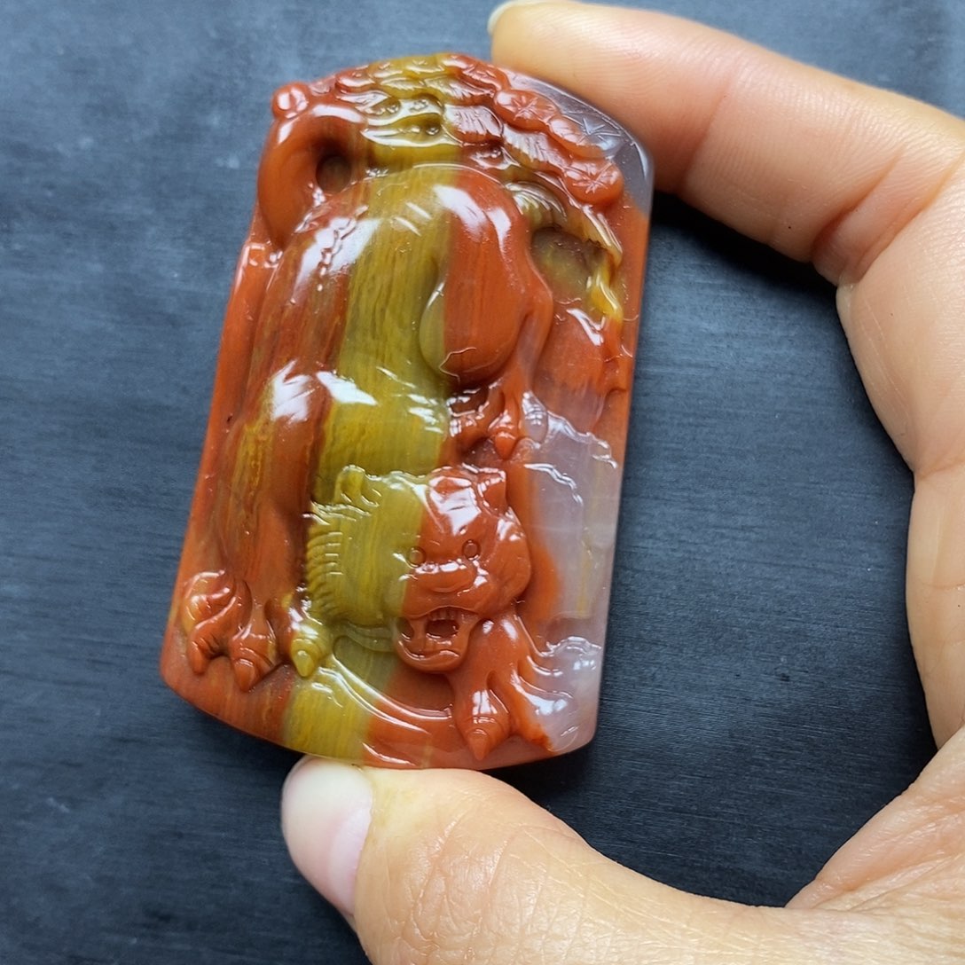 石英质玉（黄龙玉）颈饰未镶嵌