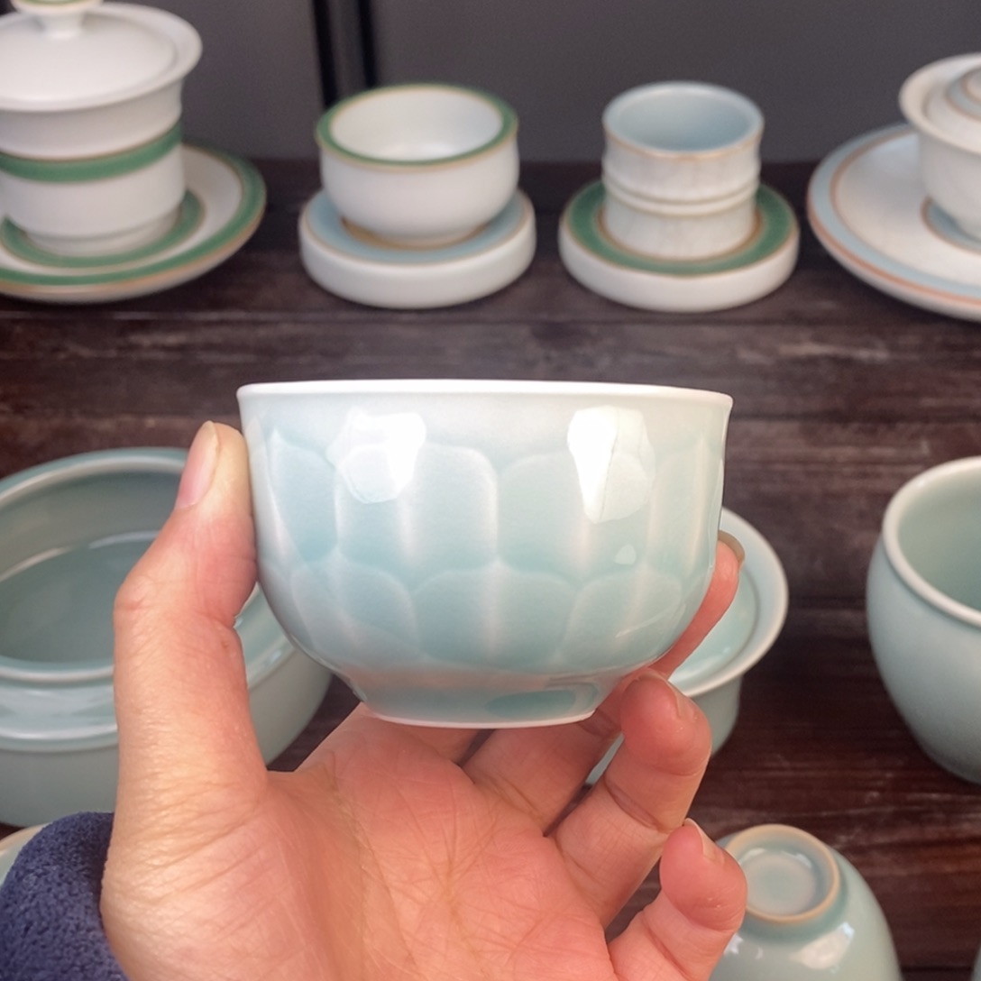 白胎粉青釉莲花杯不开片