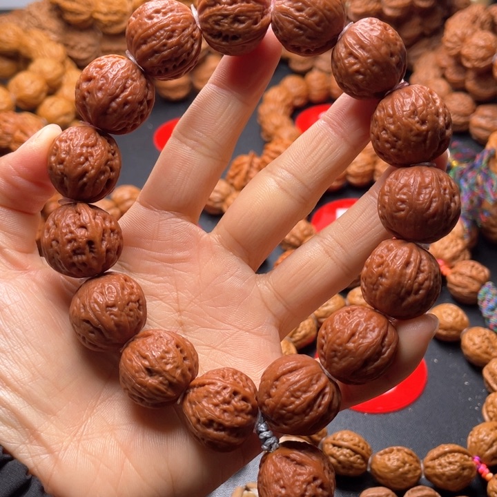 文玩核桃吊坠绣球