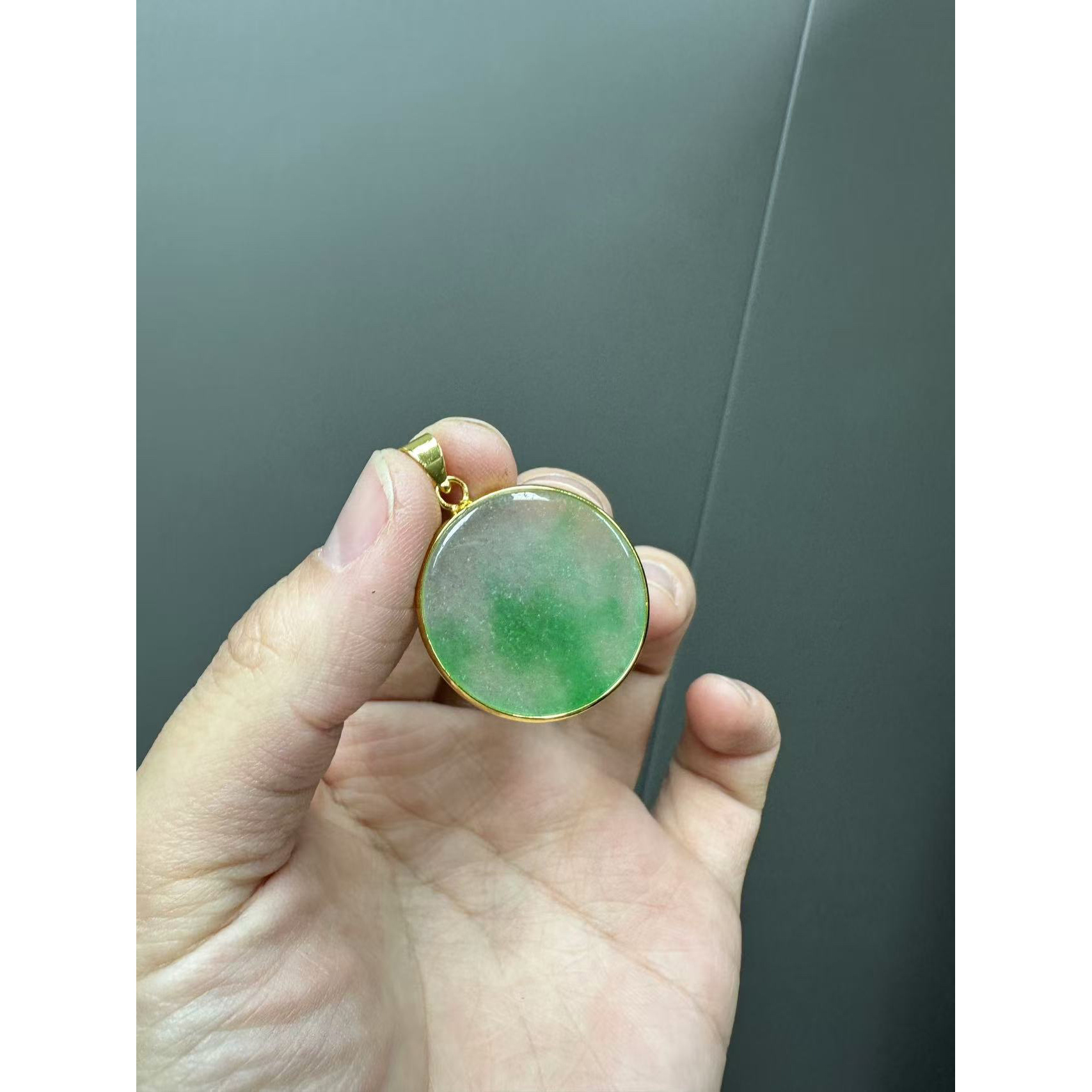 翡翠14k春带彩圆牌吊坠