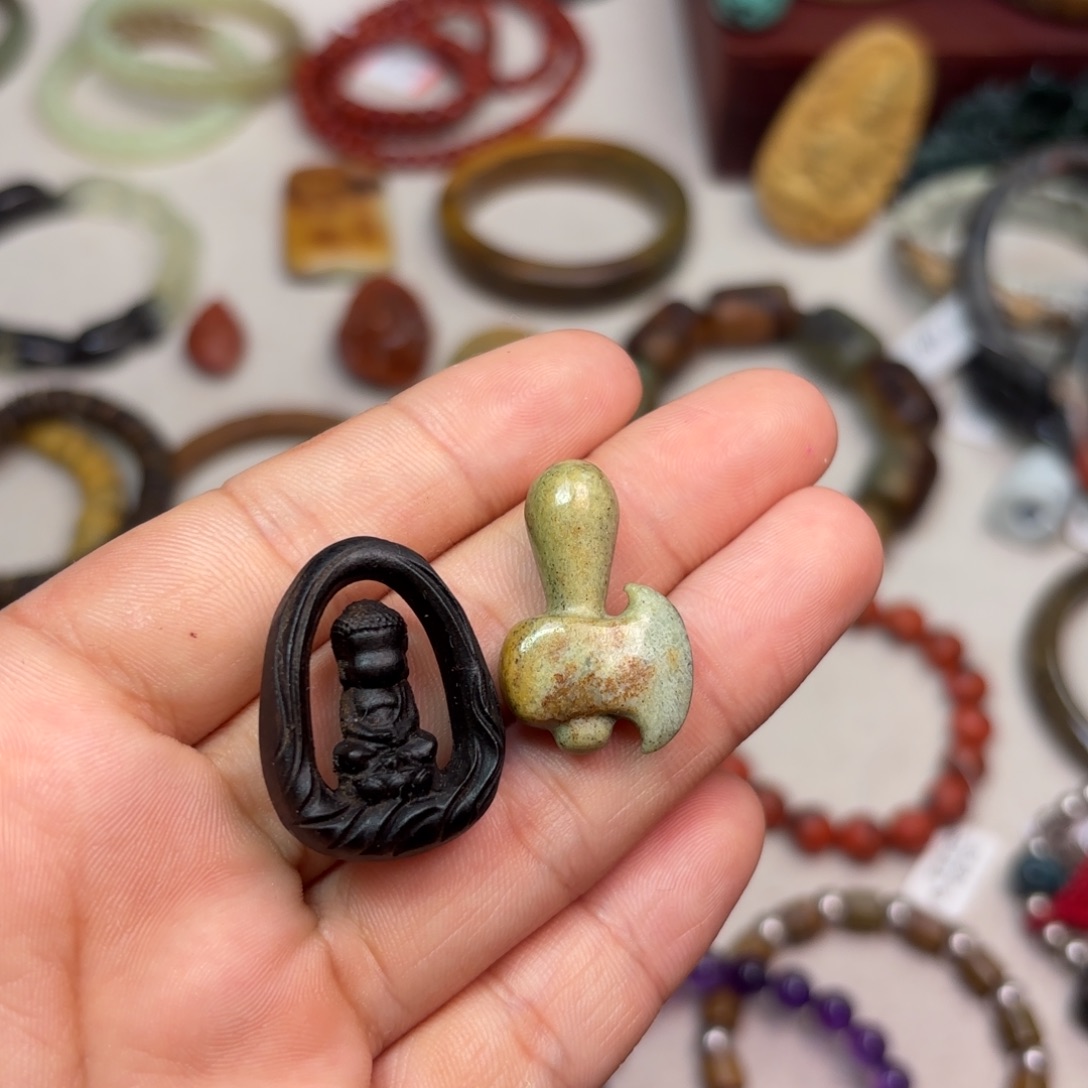 岫岩河磨玉（透闪石质玉）颈饰未镶嵌