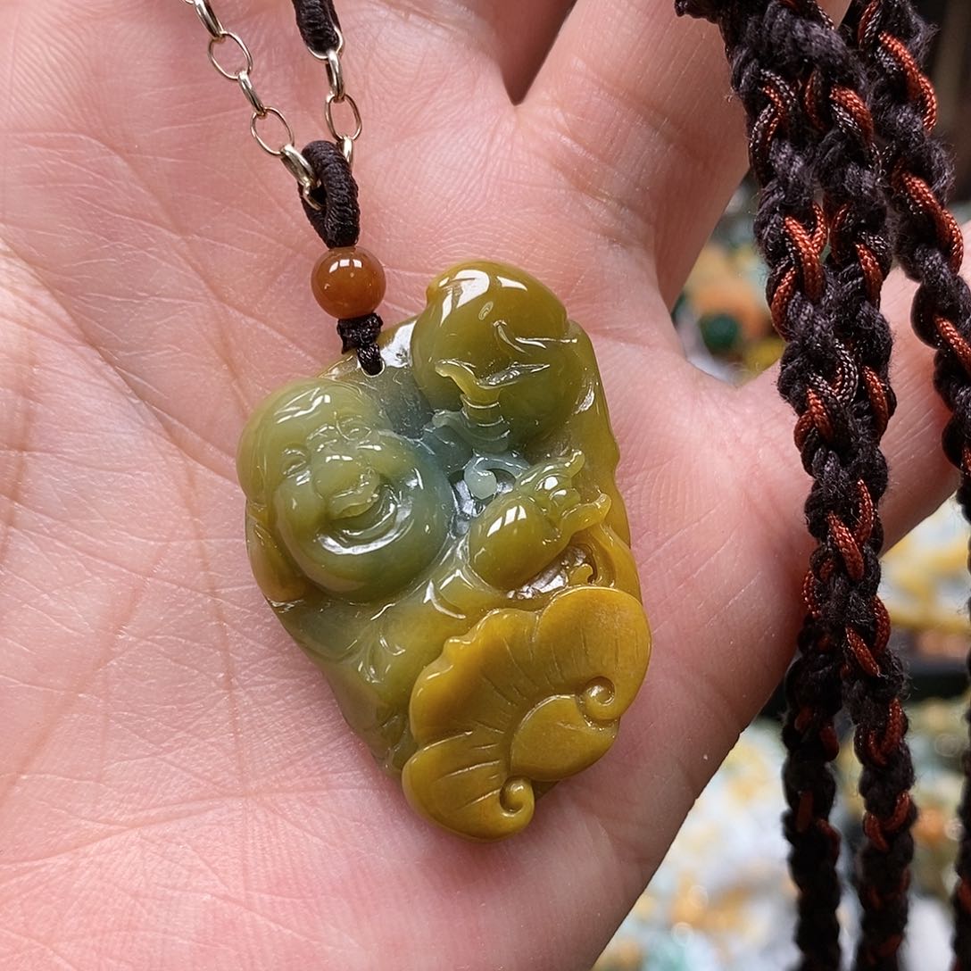 翡翠颈饰未镶嵌翡翠