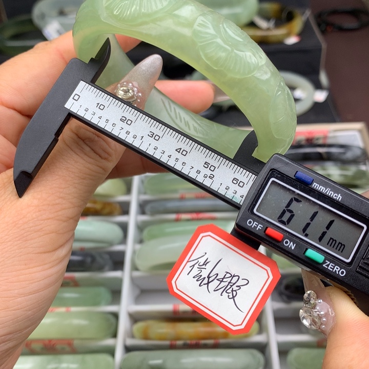 蛇纹石玉未镶嵌手镯865