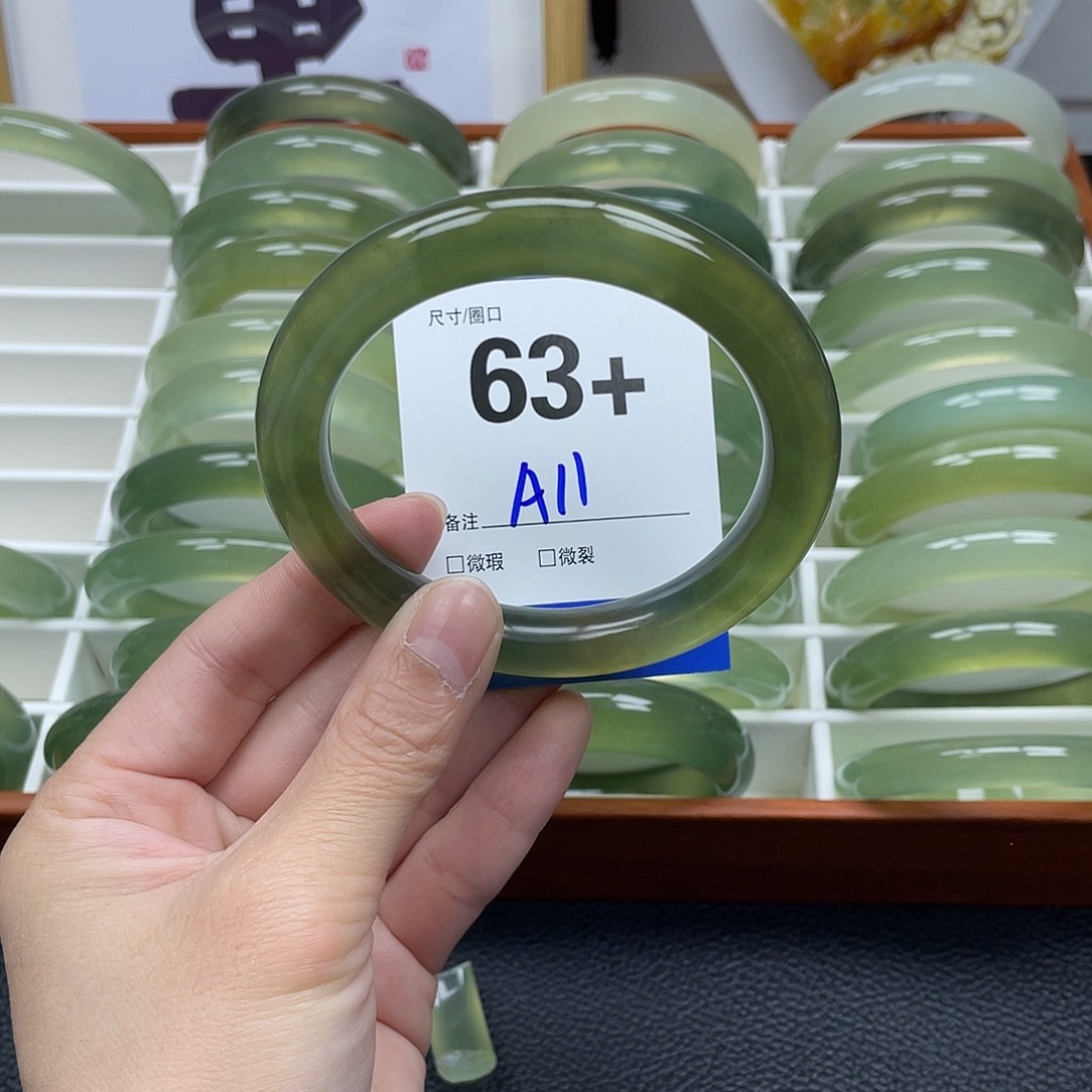 蛇纹石玉手镯未镶嵌