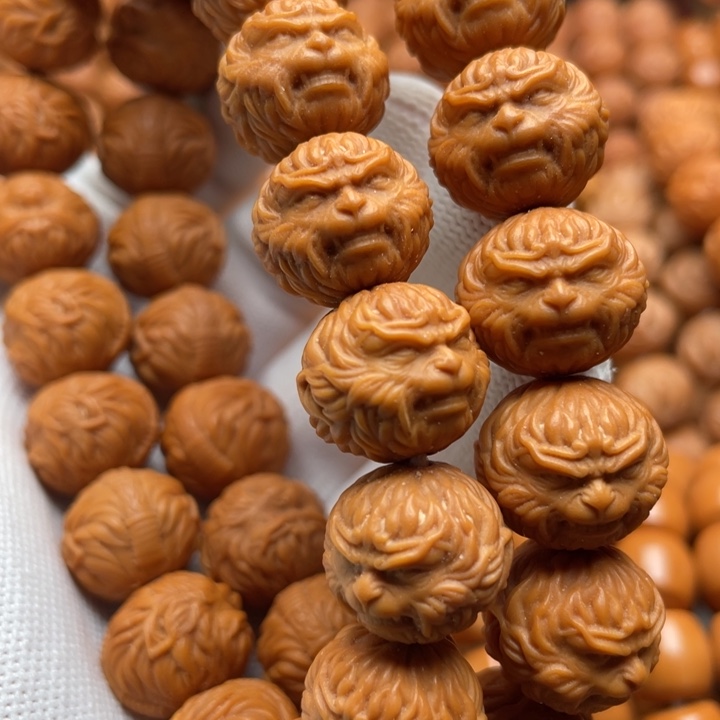 猴头核桃吊坠骑****鱼斗战胜佛