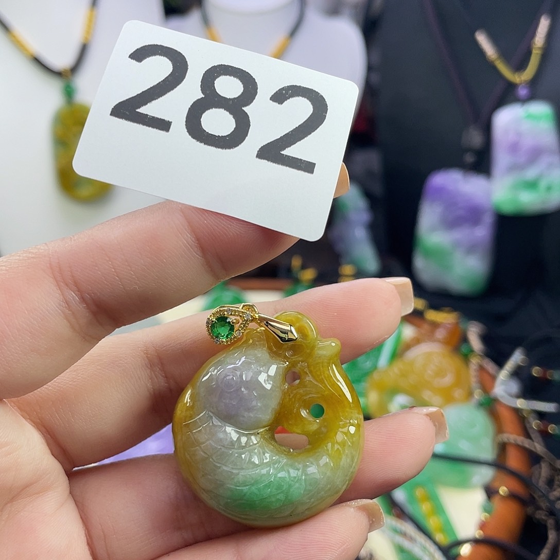 翡翠未镶嵌吊坠(赠链)