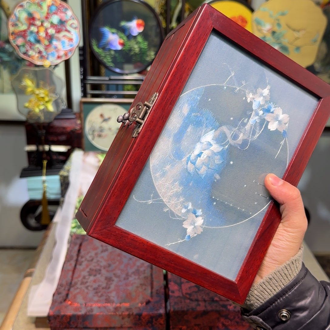 刺绣刺绣工艺精湛