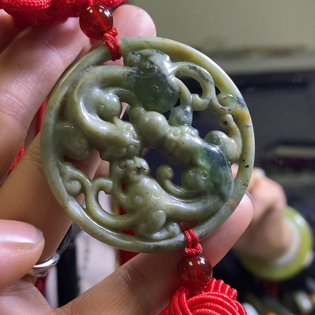 岫玉未镶嵌车挂一个