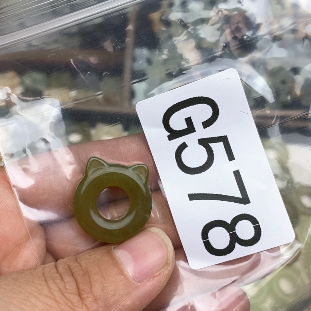 岫玉假一赔十，不退不换，未镶嵌