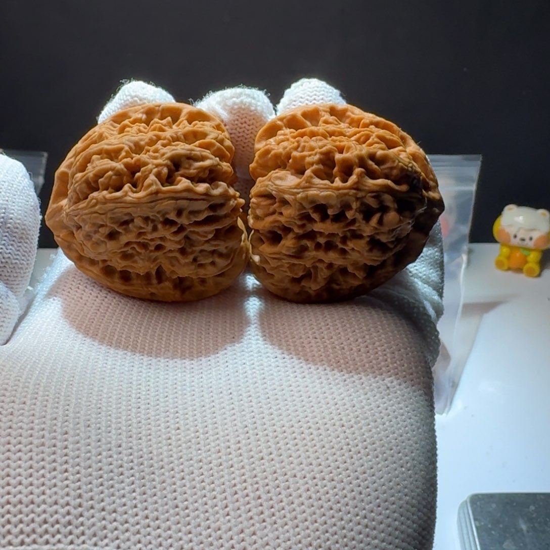 文玩核桃把件5号链接万字三角黄金顶41-42-40