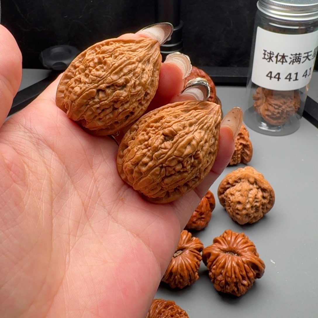 文玩核桃吊坠原生坐佛全品核桃