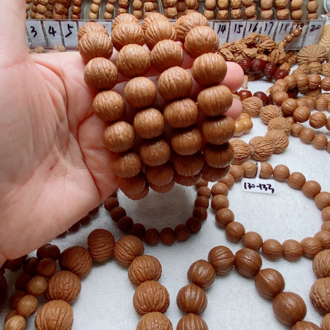 猴头核桃手串凤羽，土豪