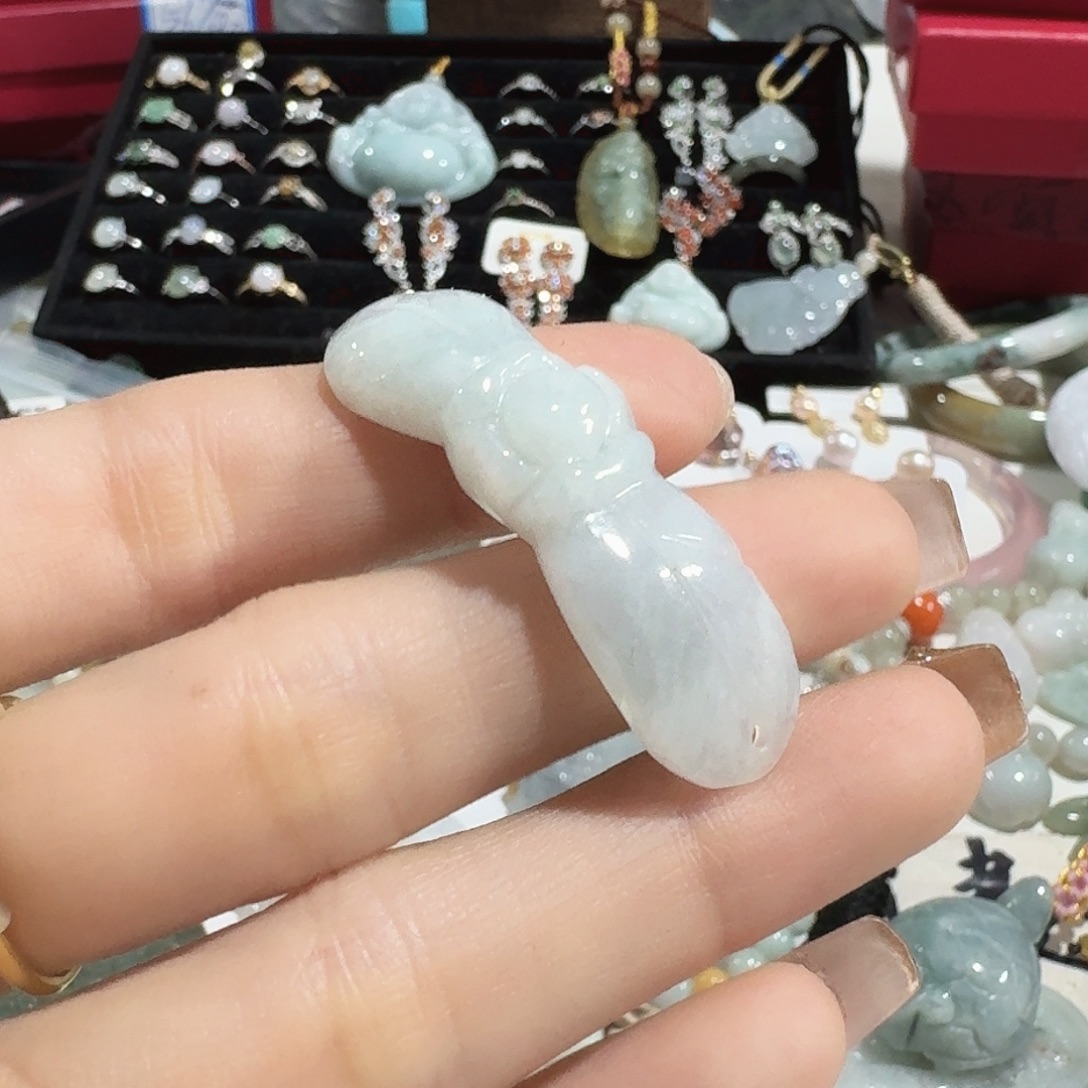 努***油翡翠未镶嵌颈饰5880