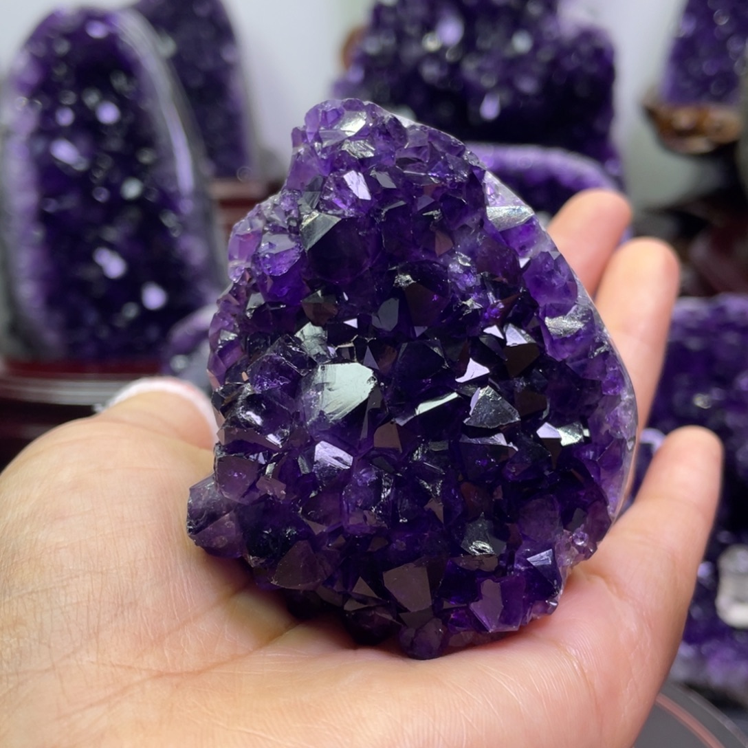 紫晶未镶嵌大型摆件（非配饰）