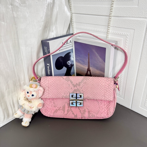 95新 Givenchy/纪梵希 95新 樱花粉贝母扣法棍包