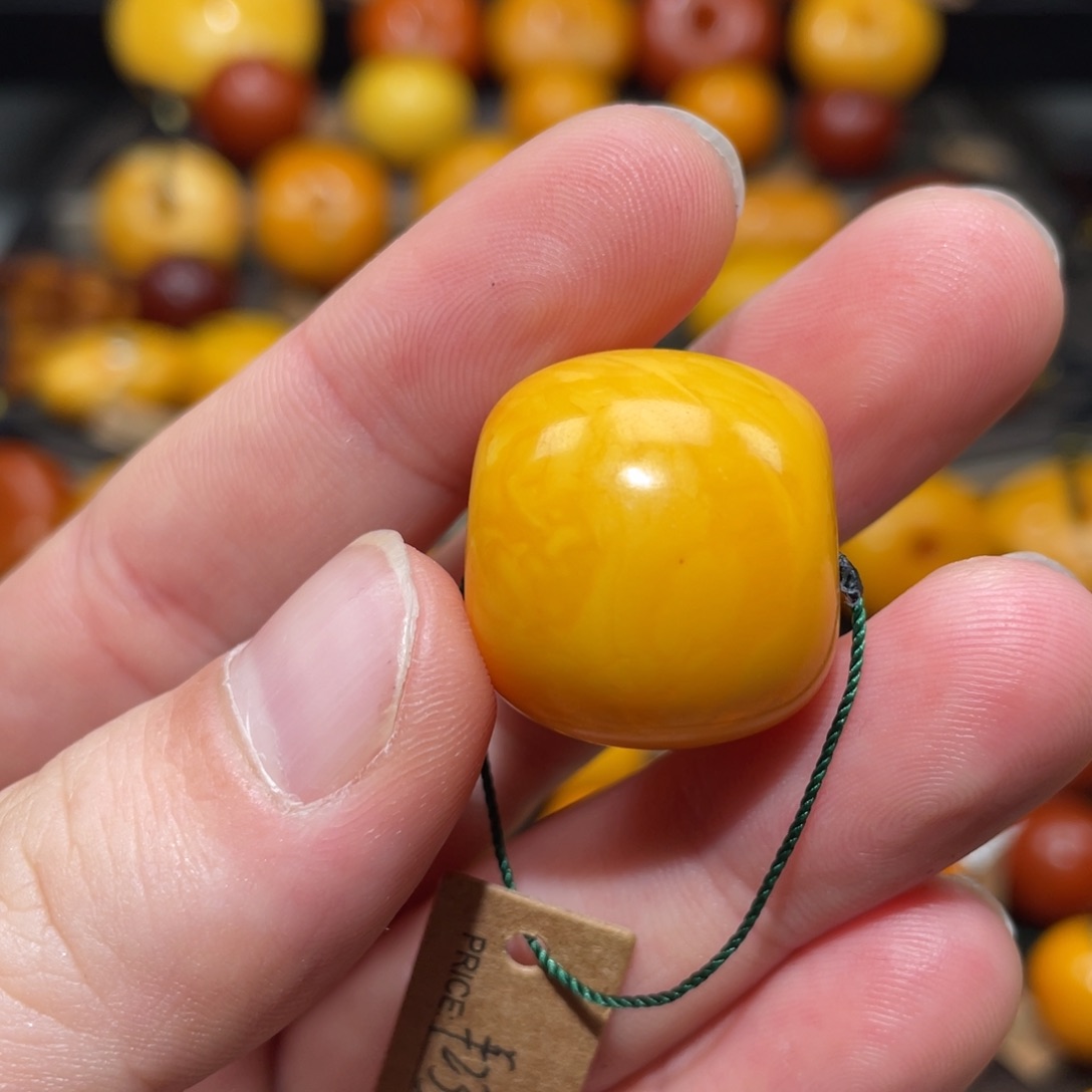 【闪购商品】琥珀裸石未镶嵌马蹄