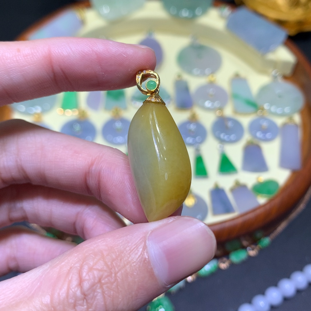翡翠吊坠(不含链)18K金镶嵌