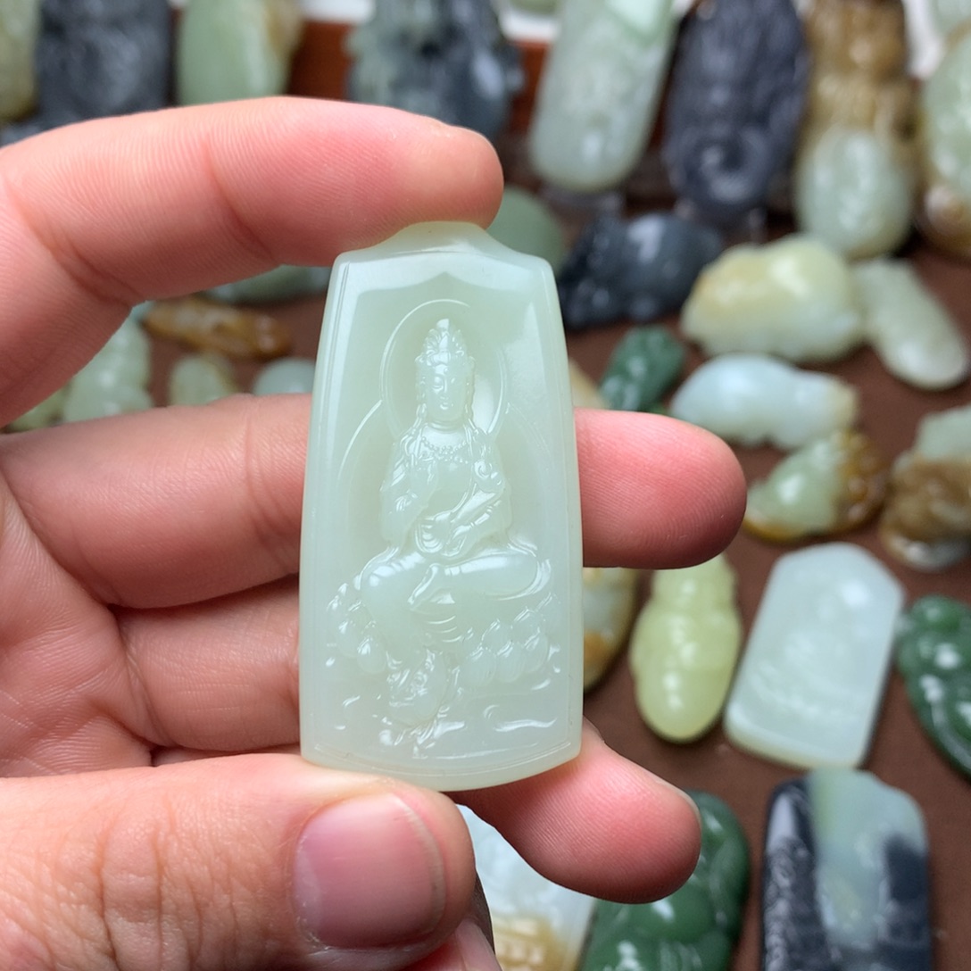 和田玉挂件未镶嵌红****5