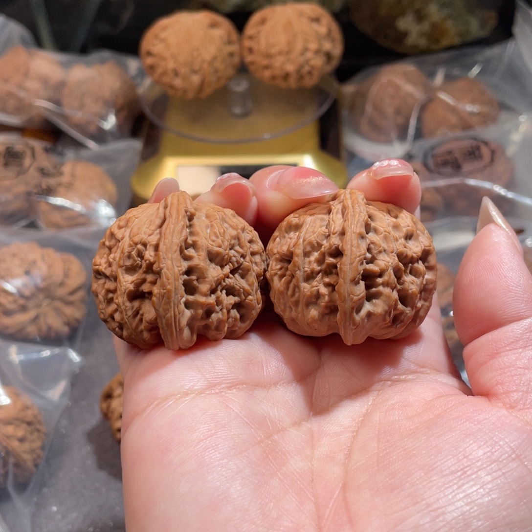 文玩核桃吊坠40白狮子