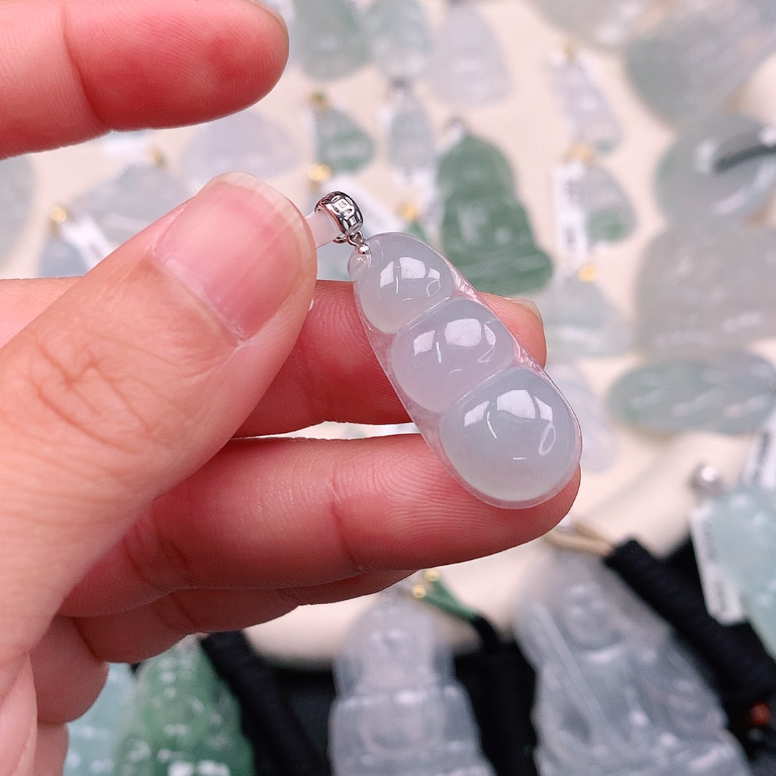 翡翠颈饰18K金镶嵌冰胶豆子