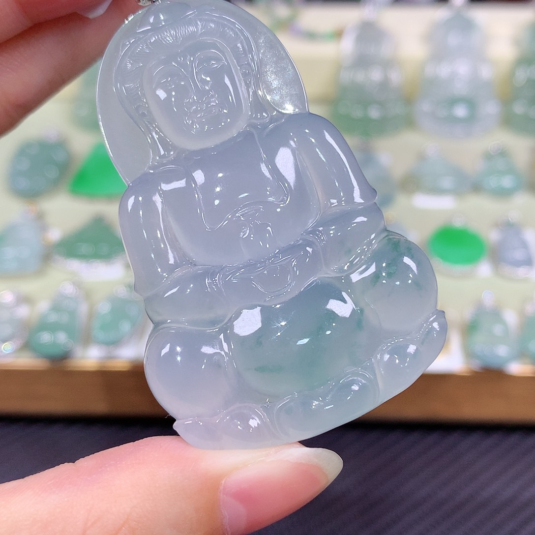 翡翠18K金镶嵌颈饰观音
