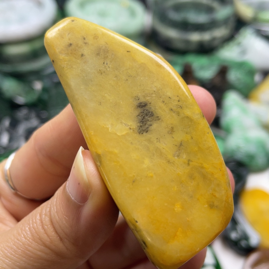 翡翠未镶嵌颈饰牌子