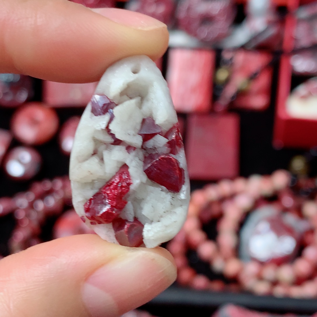 天然辰砂天然吊坠