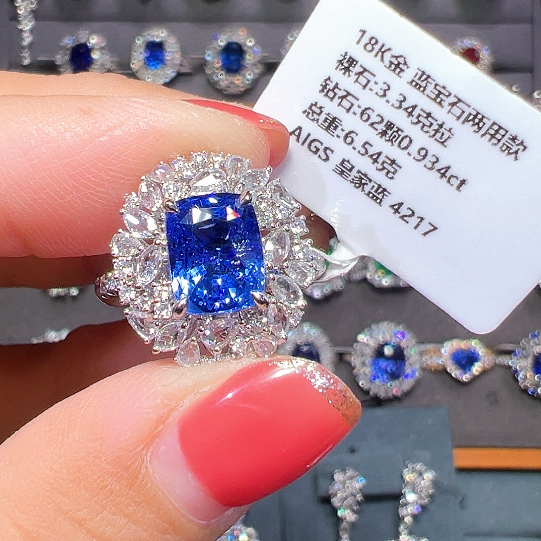 18K金镶嵌蓝宝石戒指