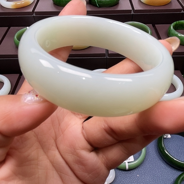 和田玉未镶嵌手镯