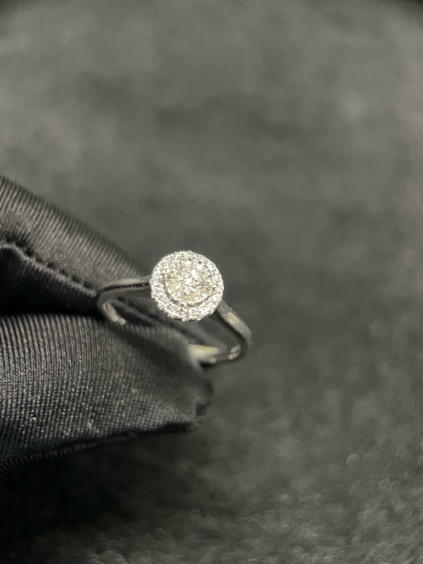 18k金钻石圆包款AU750天然钻石戒指（撤柜钻石