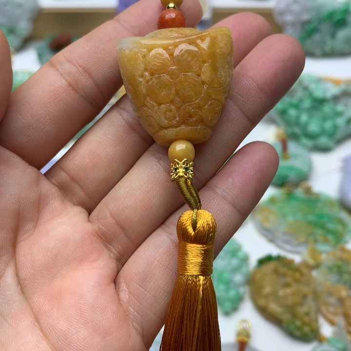 翡翠颈饰未镶嵌翡翠