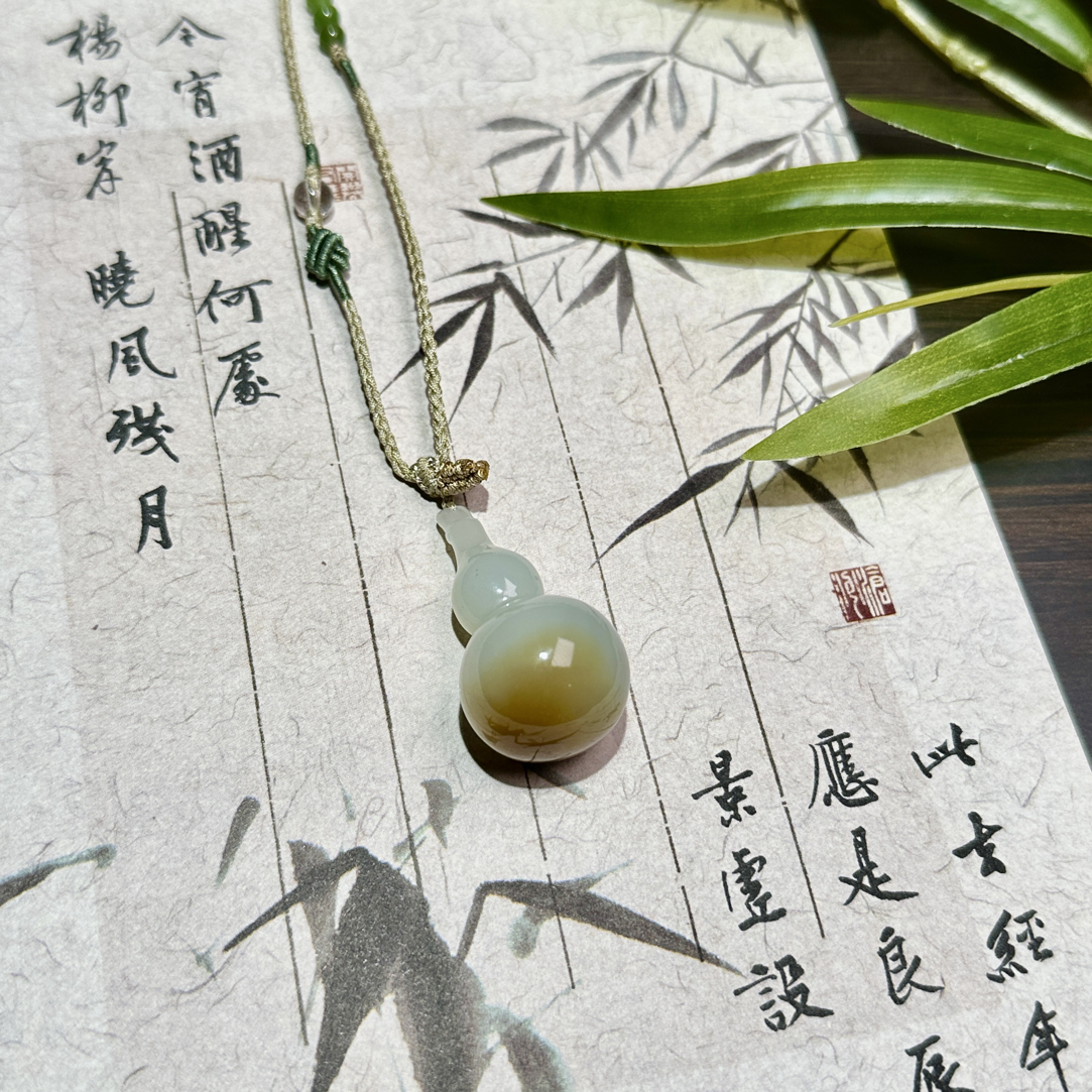 和田玉葫芦温润饱满吊坠
