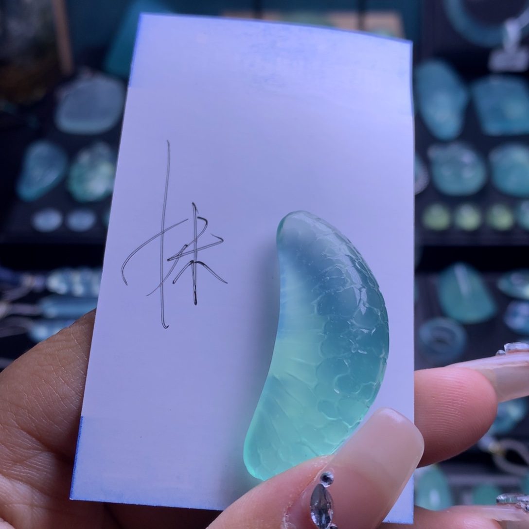 蛇纹石玉吊坠未镶嵌小*糕