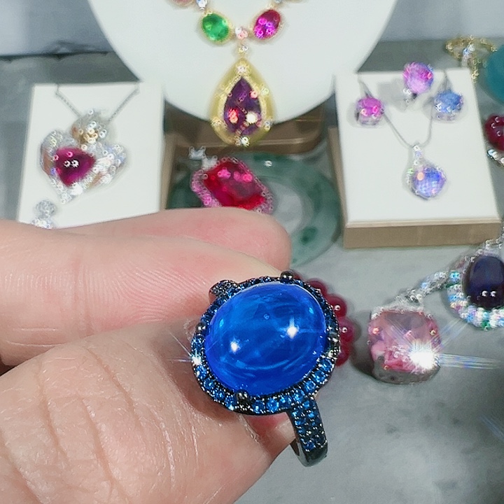 红宝石颈饰未镶嵌