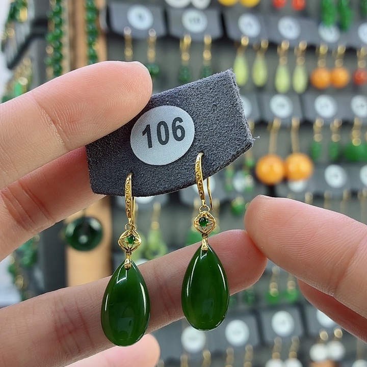 和田玉18K金镶嵌耳饰